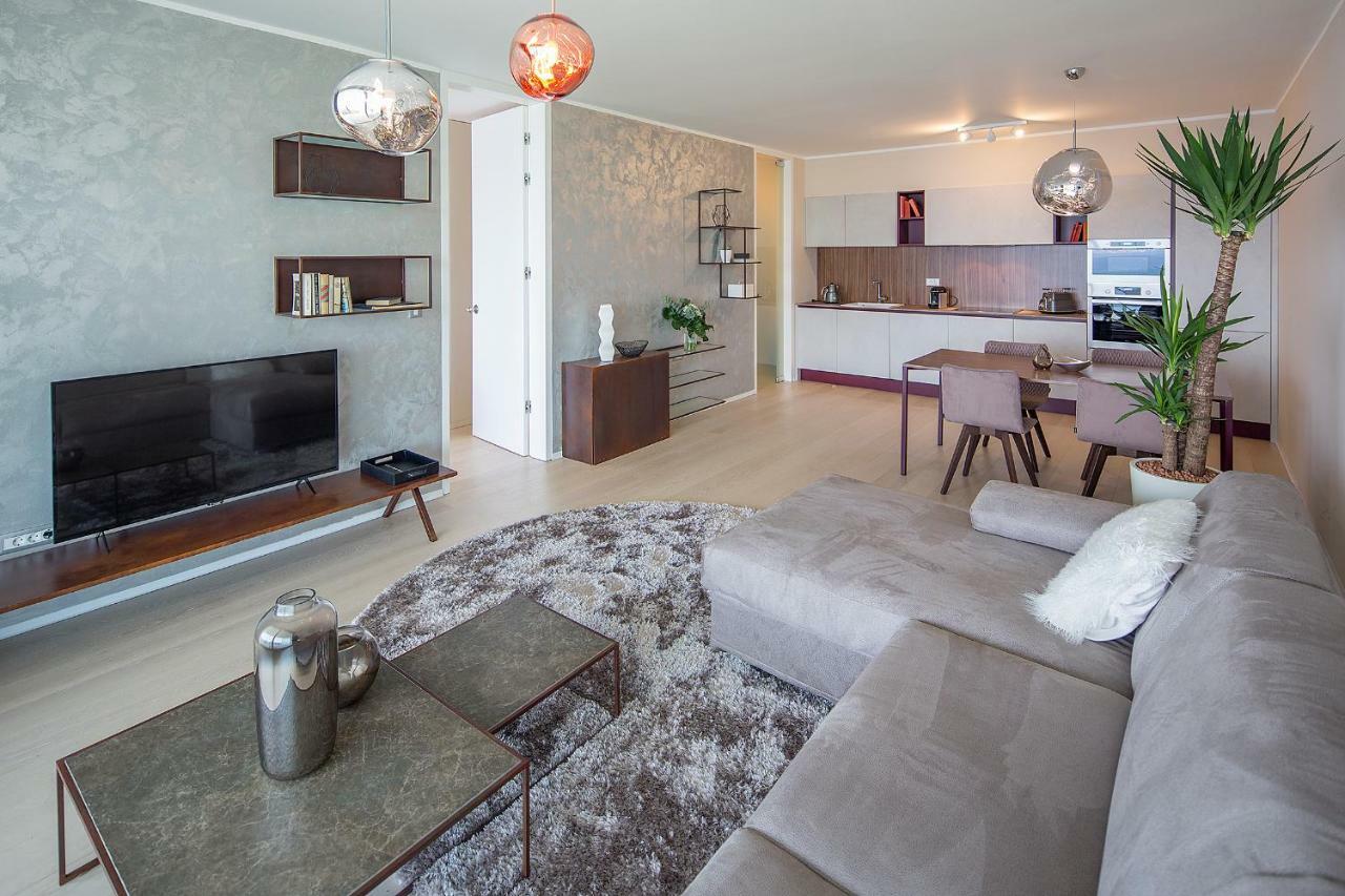 Deluxe With Swimming Pool Apartment