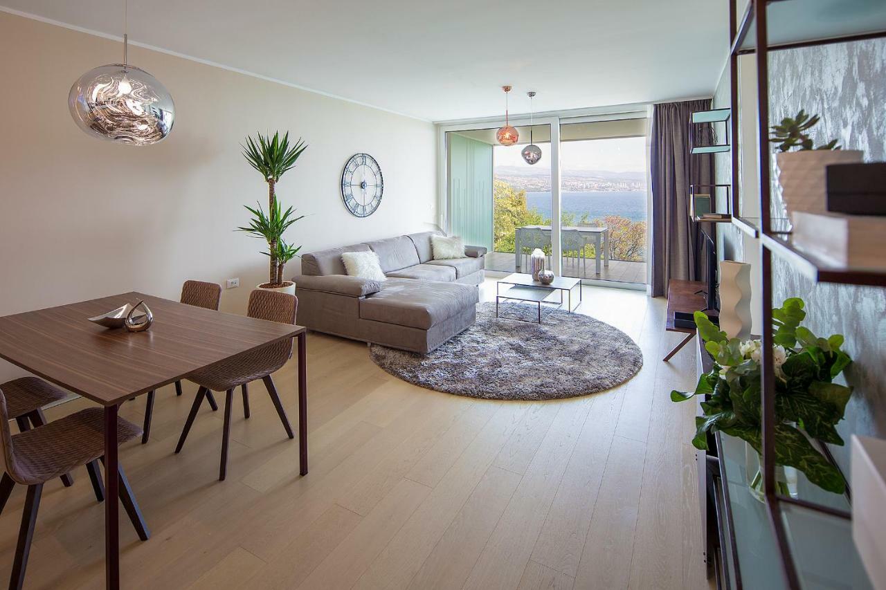 Deluxe With Swimming Pool Apartment *