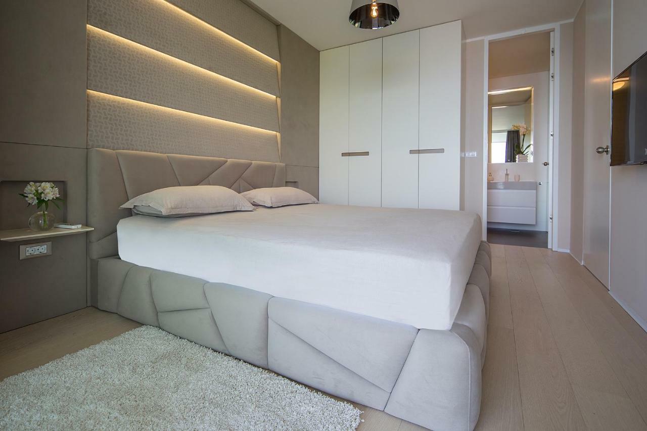 Apartment Deluxe With Swimming Pool *